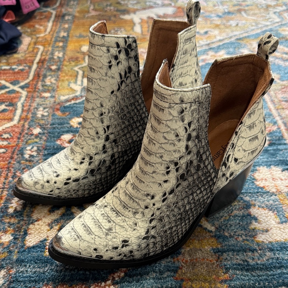 Jeffrey Campbell Cromwell Bootie
